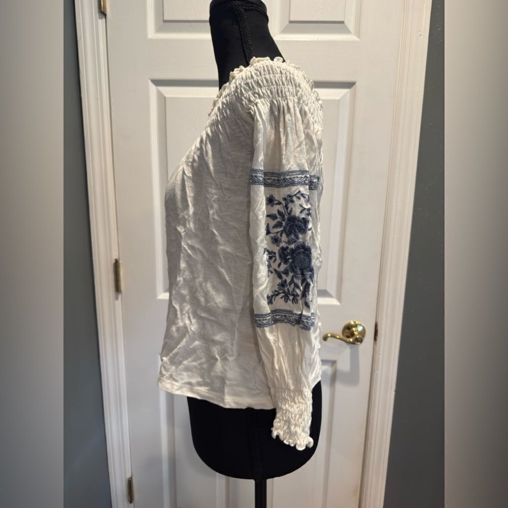 American Eagle Outfitters Cream Smocked Blouse in size XS - Picture 3 of 6